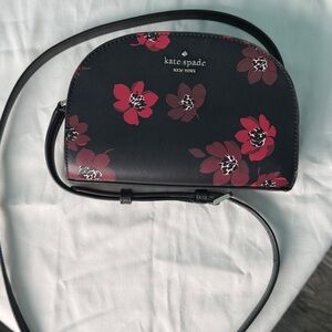 Kate Spade New York- Authentic
PERRY FLORAL LEATHER DOME CROSSBODY
